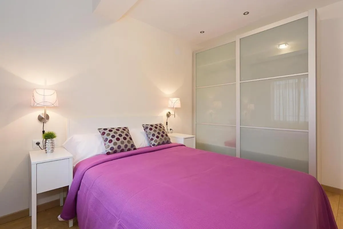 Comodo Apartamento En Les Corts Barcelona Spain